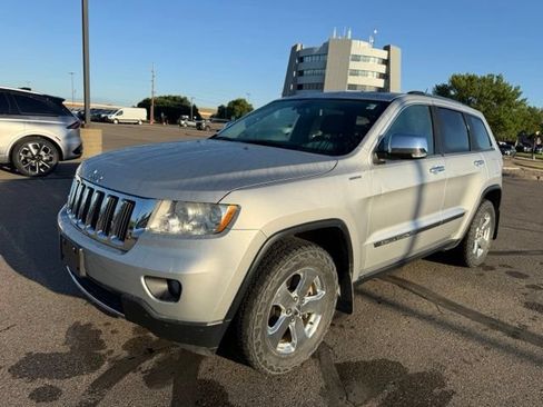 Used 2013 Jeep Grand Cherokee Limited w/ Trailer Tow Group IV AWD/4WD image 6