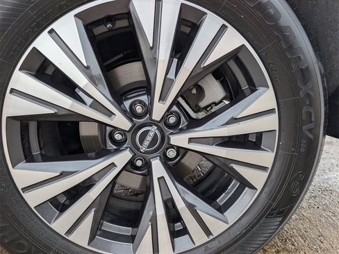 Used 2023 Nissan Rogue SV image 7