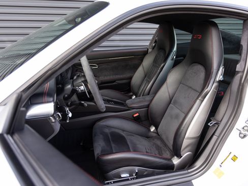 Certified 2018 Porsche 911 GT3 RWD image 5