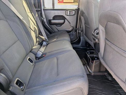 Used 2022 Jeep Gladiator Willys image 19