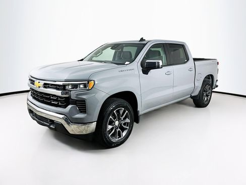 Used 2024 Chevrolet Silverado 1500 LT image 3