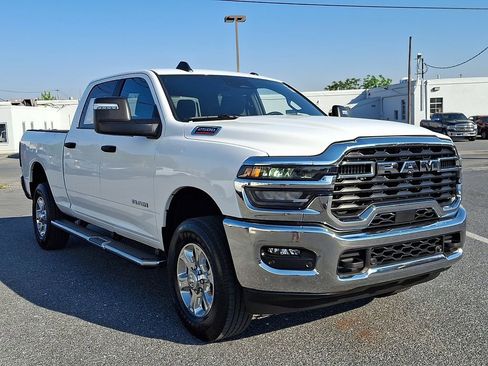 Used 2025 RAM 2500 Big Horn AWD/4WD image 3