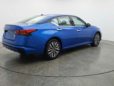 Used 2025 Nissan Altima 2.5 SV image 9