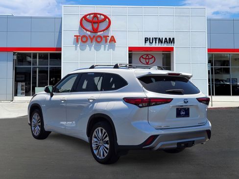 Used 2023 Toyota Highlander Platinum AWD/4WD image 6