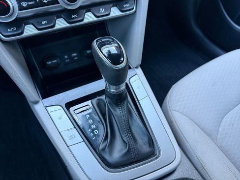 Used 2019 Hyundai Elantra Value Edition FWD image 15