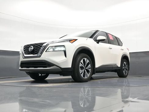 Certified 2023 Nissan Rogue SV FWD image 18