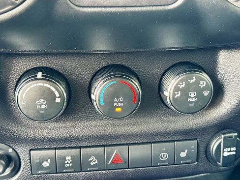 Used 2018 Jeep Wrangler Unlimited Sahara w/ Dual Top Group AWD/4WD image 13