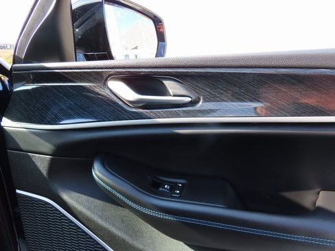 Used 2024 Jeep Grand Cherokee Trailhawk image 10