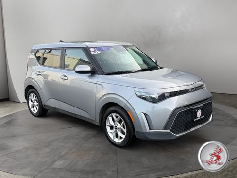 Used 2023 Kia Soul LX w/ Option Group 015 FWD image 1