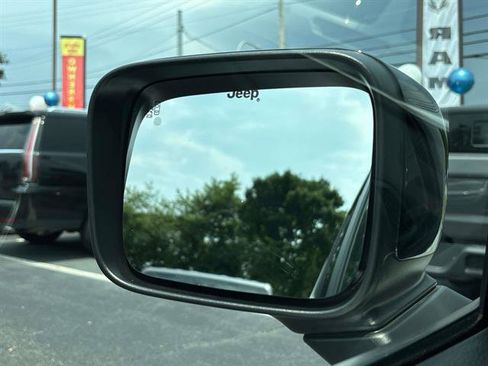 Used 2023 Jeep Renegade Latitude w/ Sun/Sound Group image 32