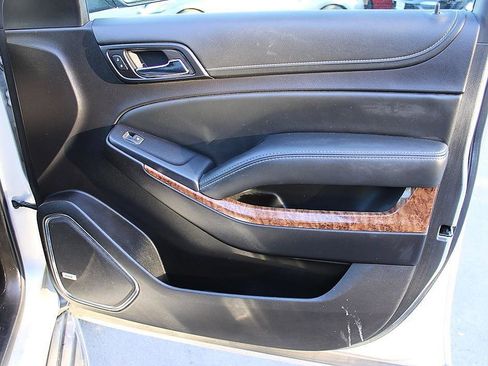 Used 2016 Chevrolet Suburban LTZ RWD image 19