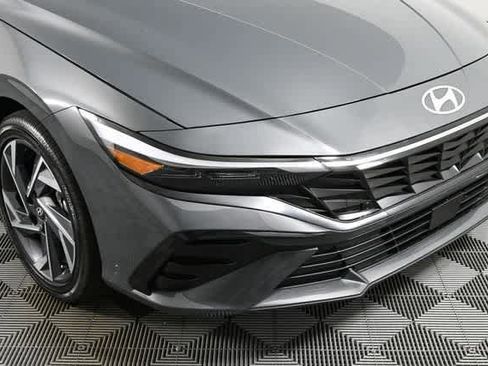 New 2025 Hyundai Elantra Limited image 34