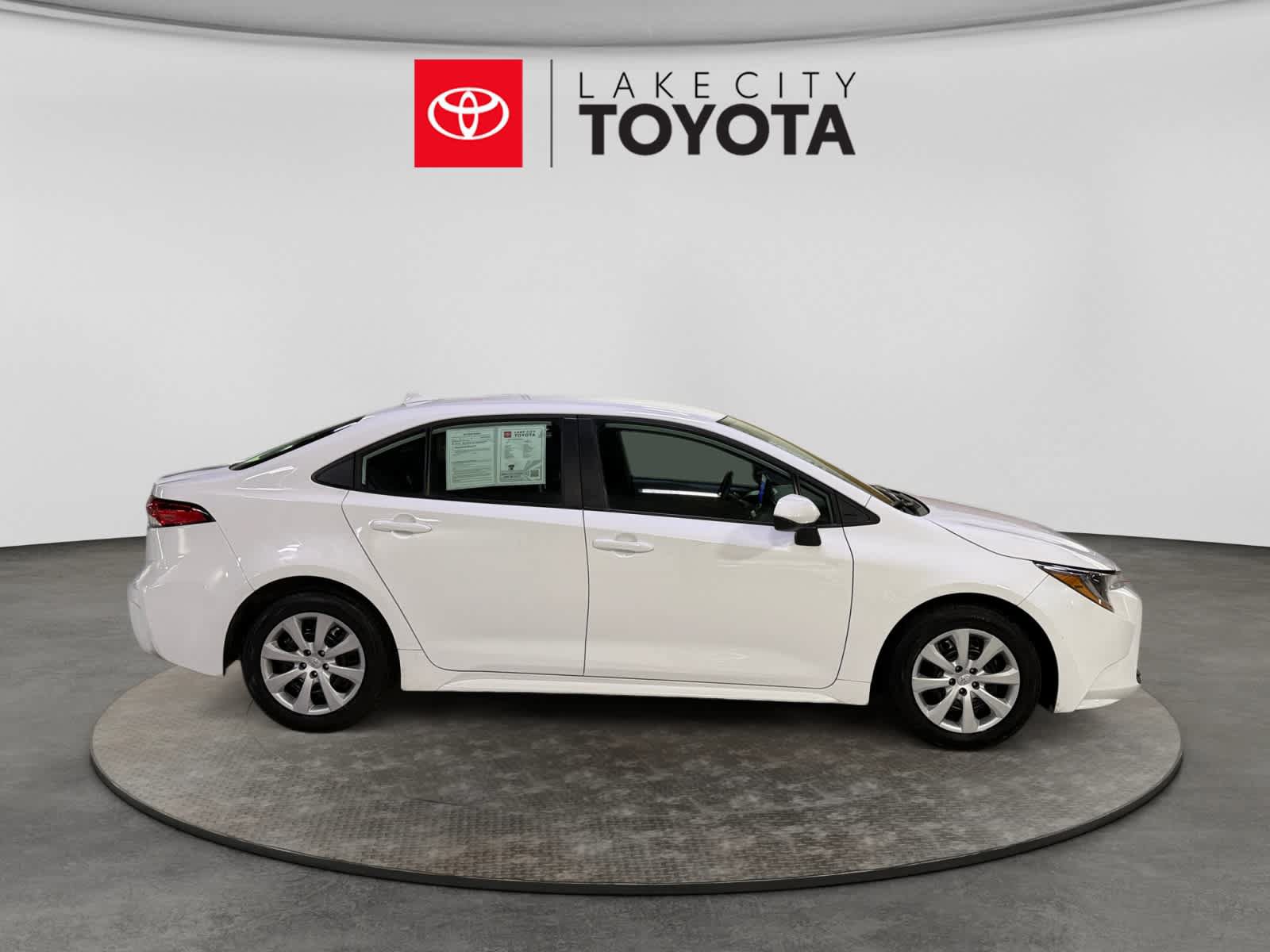 Used 2025 Toyota Corolla LE FWD image 11