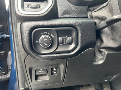 Used 2019 RAM 1500 Laramie AWD/4WD image 9