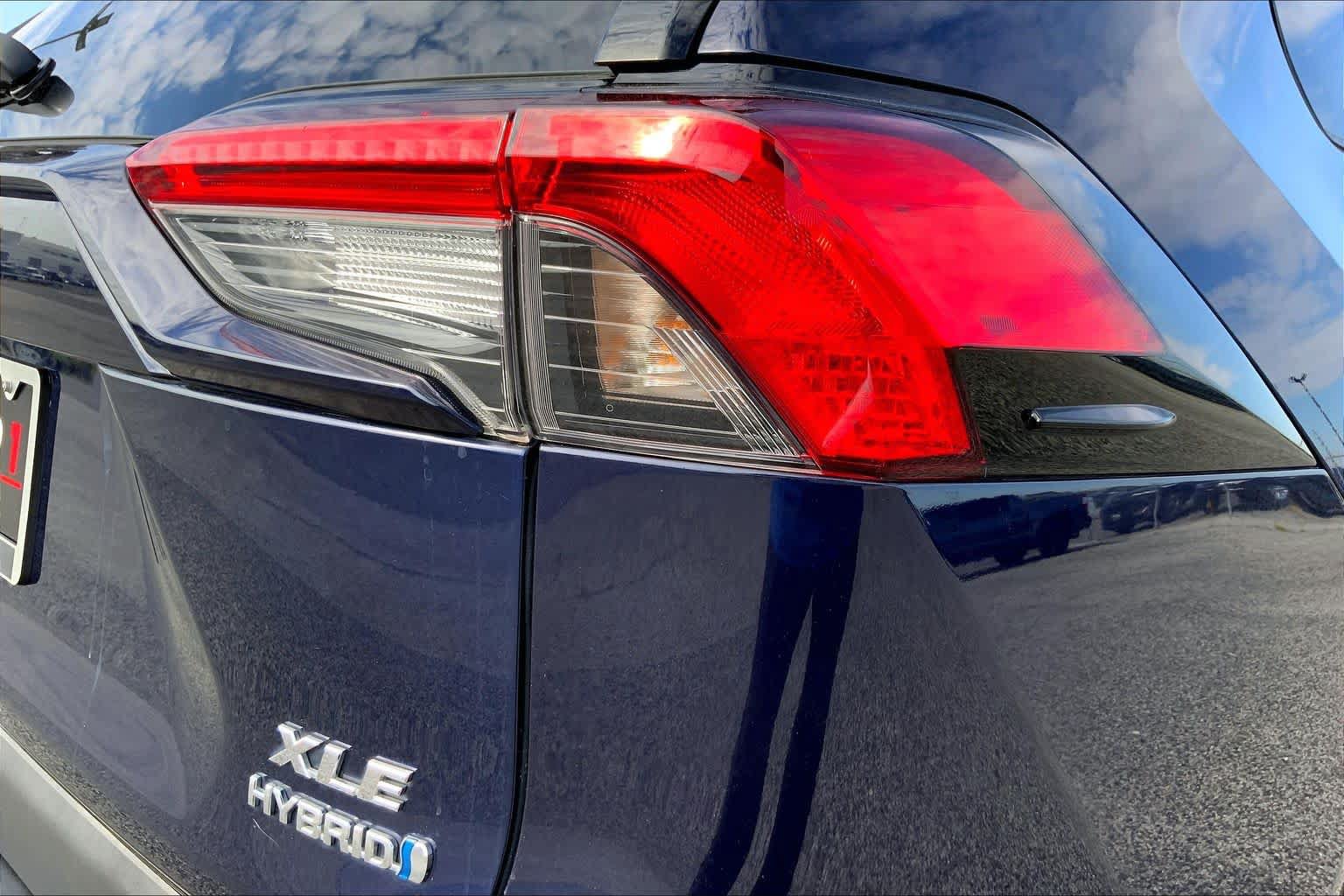 Used 2021 Toyota RAV4 XLE Premium AWD/4WD image 10