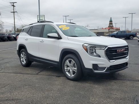 Used 2022 GMC Terrain SLE w/ Driver Convenience Package AWD/4WD image 2