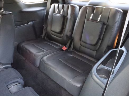 Used 2018 Ford Explorer XLT w/ Equipment Group 202A image 7