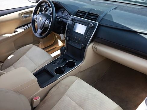 Used 2015 Toyota Camry LE image 21