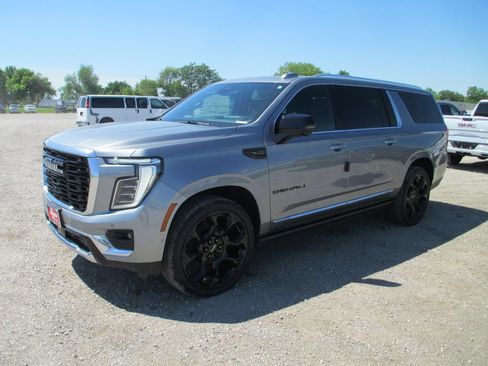 New 2026 GMC Yukon XL Denali w/ Denali Reserve Package AWD/4WD image 9