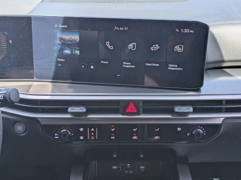 Certified 2025 Kia Sorento LX FWD image 19