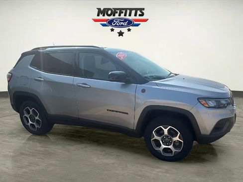 Used 2022 Jeep Compass Trailhawk w/ Trailhawk Convenience Group image 3