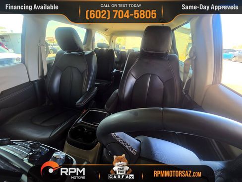 Used 2023 Chrysler Pacifica Touring-L FWD image 7