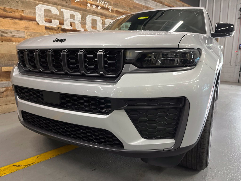 New 2026 Jeep Grand Cherokee Altitude AWD/4WD image 11