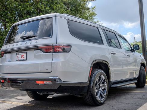 Used 2024 Jeep Wagoneer L Series II w/ Flexible Seating Group image 30