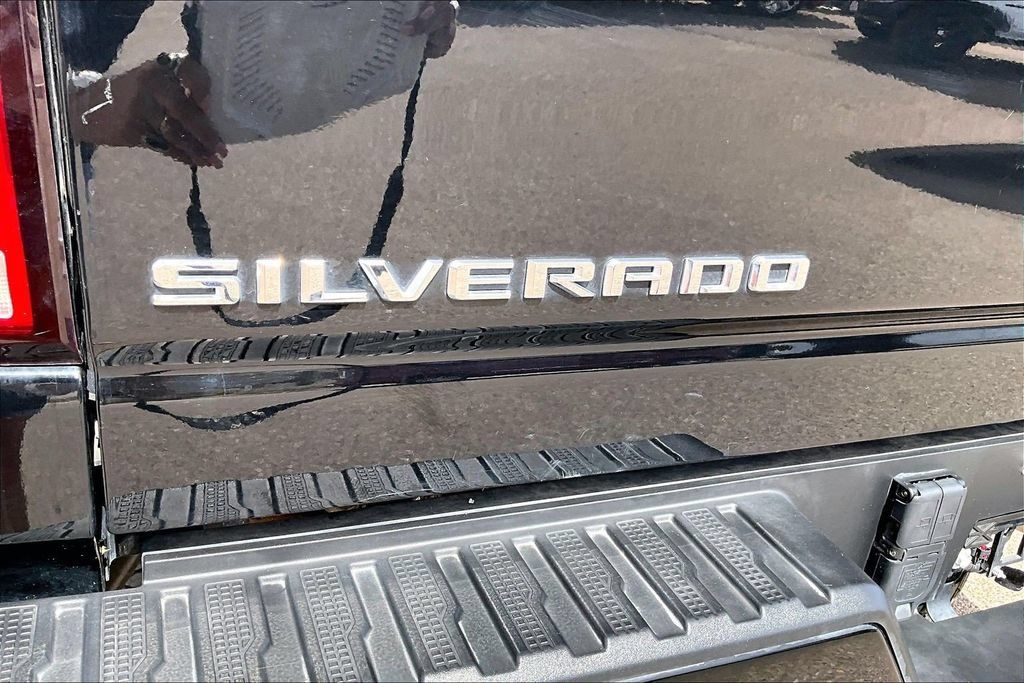 Used 2024 Chevrolet Silverado 3500 High Country w/ Technology Package AWD/4WD image 25