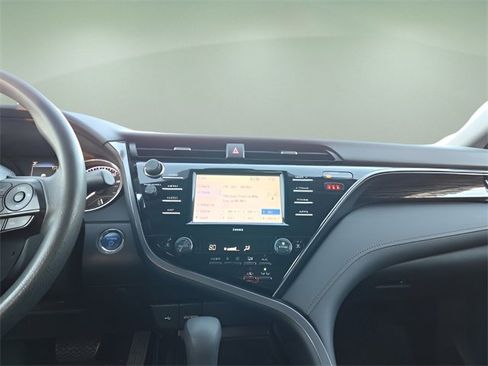 Used 2020 Toyota Camry LE image 11