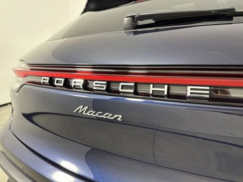 Certified 2023 Porsche Macan AWD/4WD image 19
