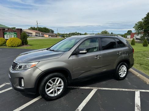 Used 2015 Kia Sorento LX FWD image 3