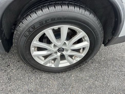 Used 2019 Nissan Rogue SV image 29