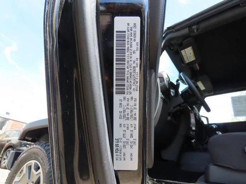 Used 2015 Jeep Wrangler Rubicon w/ Power Convenience Group image 23