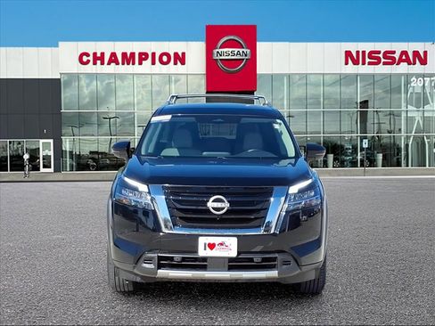 Used 2023 Nissan Pathfinder SL image 2