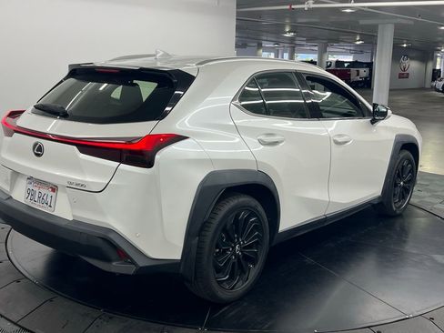 Used 2022 Lexus UX 200 w/ Accessory Package (Z1) FWD image 5