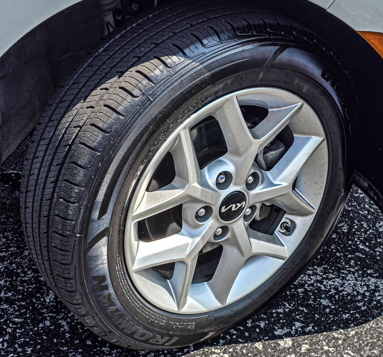 Used 2024 Kia Soul LX w/ Option Group 015 FWD image 7