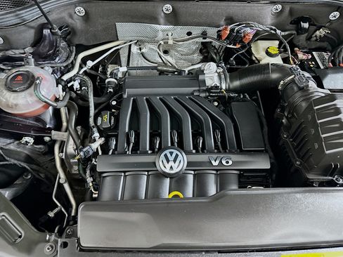 Used 2022 Volkswagen Atlas Cross Sport SEL Premium R-Line AWD/4WD image 34