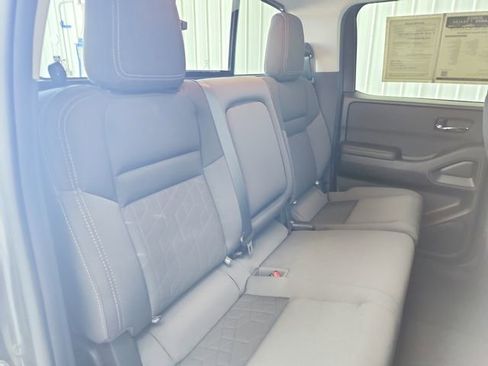 Used 2025 Nissan Frontier SV image 39