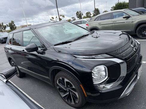 Used 2024 Mitsubishi Outlander SE FWD image 3