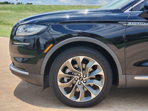 Used 2023 Lincoln Nautilus Reserve w/ Luxury Package AWD/4WD image 13