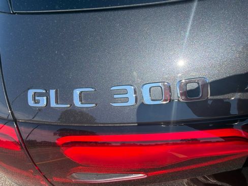 Used 2025 Mercedes-Benz GLC 300 4MATIC image 21