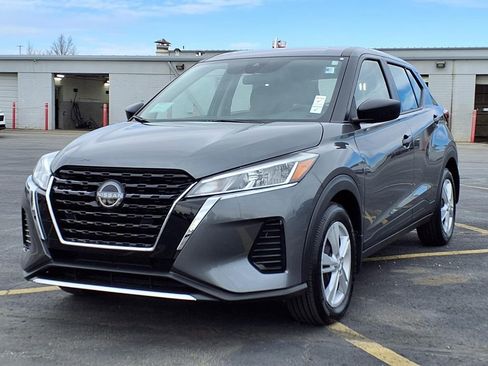 Certified 2025 Nissan Kicks Play S image 2