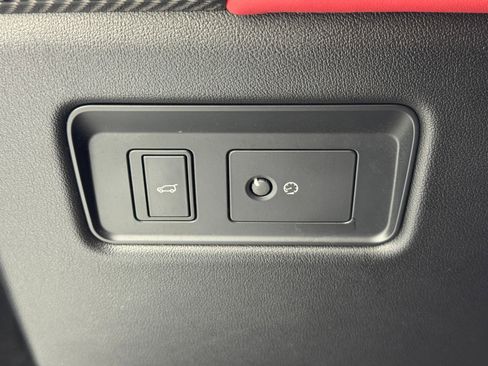 Used 2019 Land Rover Range Rover Sport SVR image 17