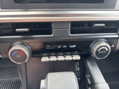 Used 2025 Toyota 4Runner SR5 AWD/4WD image 17