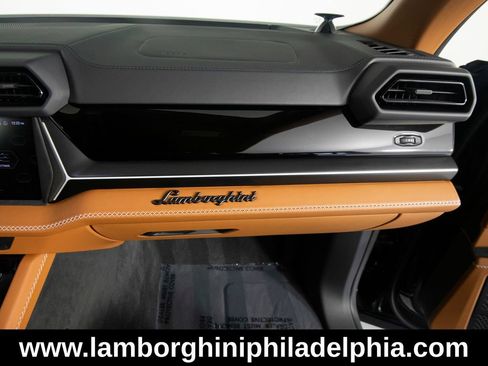 Used 2025 Lamborghini Urus S AWD/4WD image 32