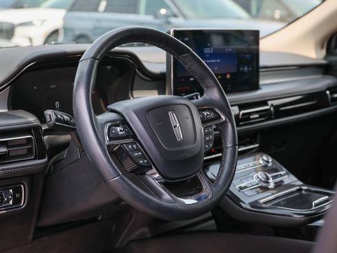 Certified 2023 Lincoln Nautilus FWD image 24