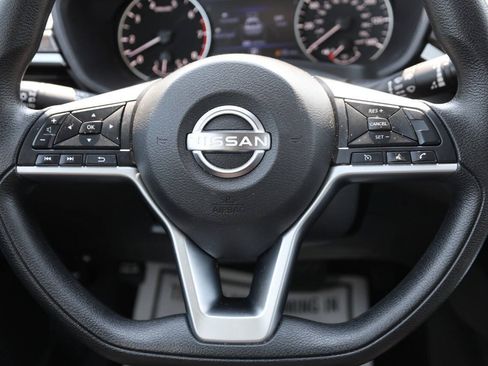 Used 2024 Nissan Altima 2.5 SV FWD image 18