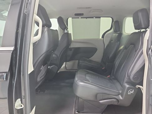 Used 2022 Chrysler Pacifica Touring-L AWD/4WD image 28