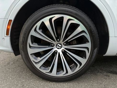 Used 2021 Bentley Bentayga w/ First Edition Specification image 27